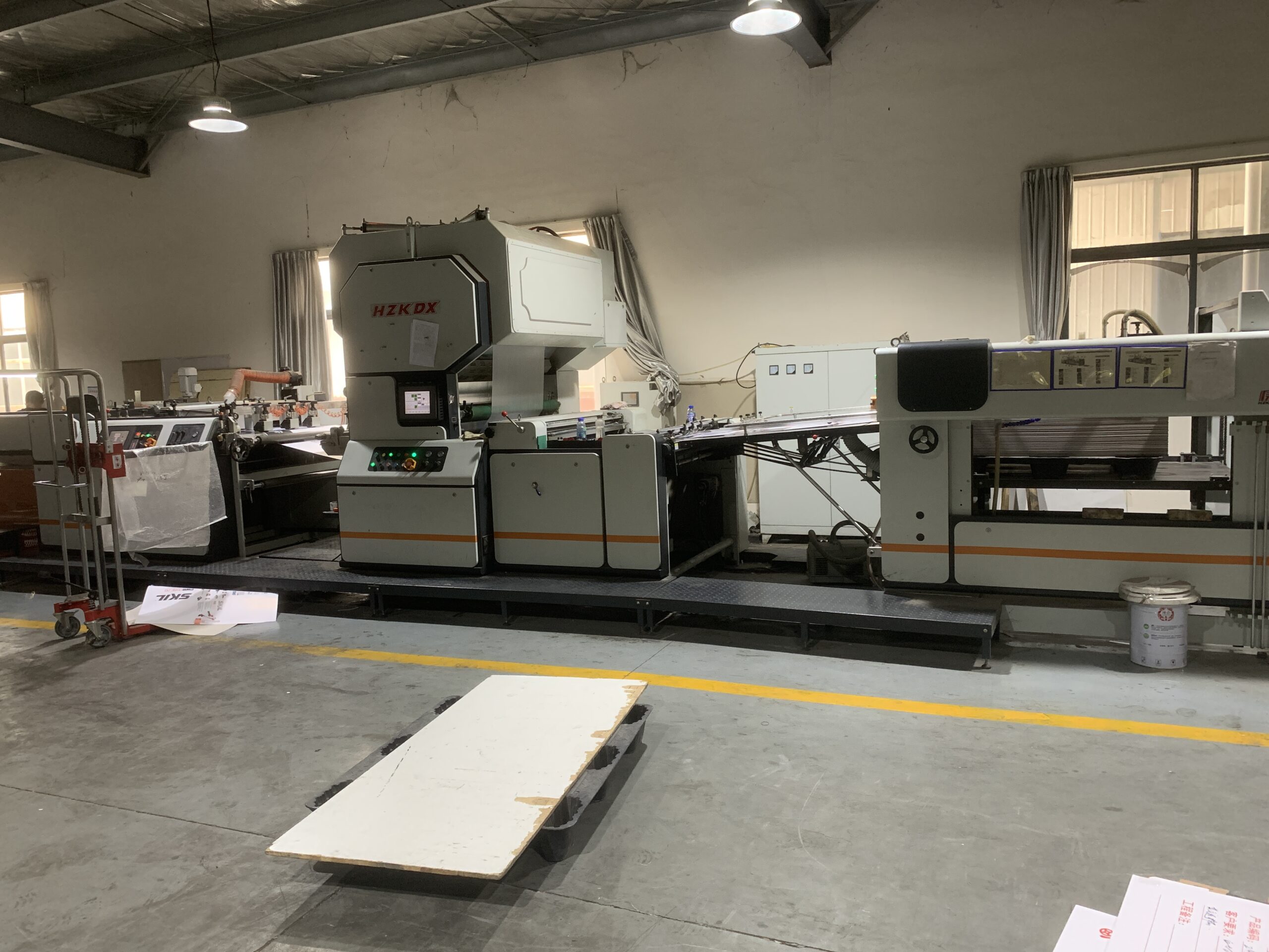 Automatic laminating machine