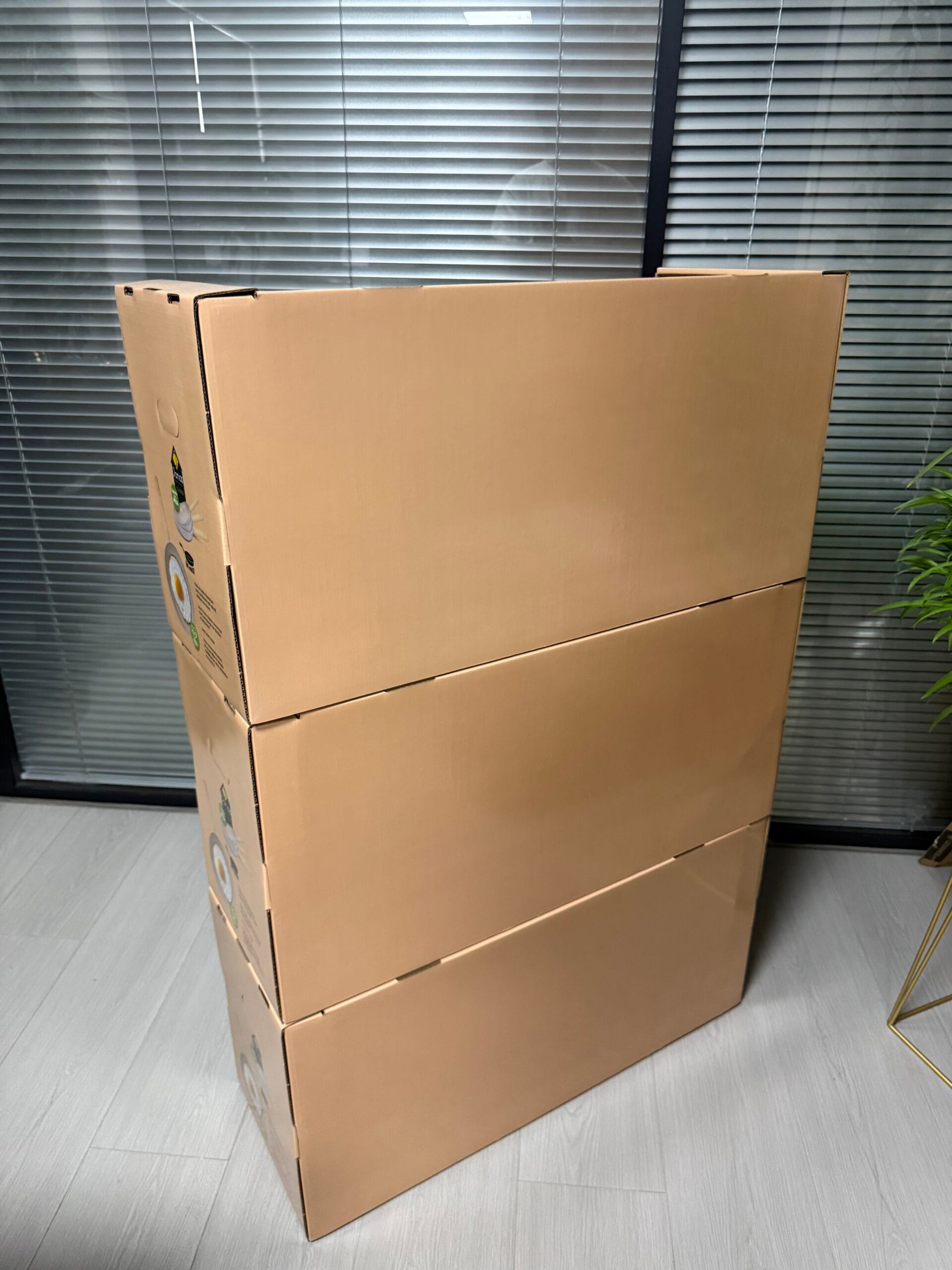 Side view of stacked cookware cartons with printed side panels