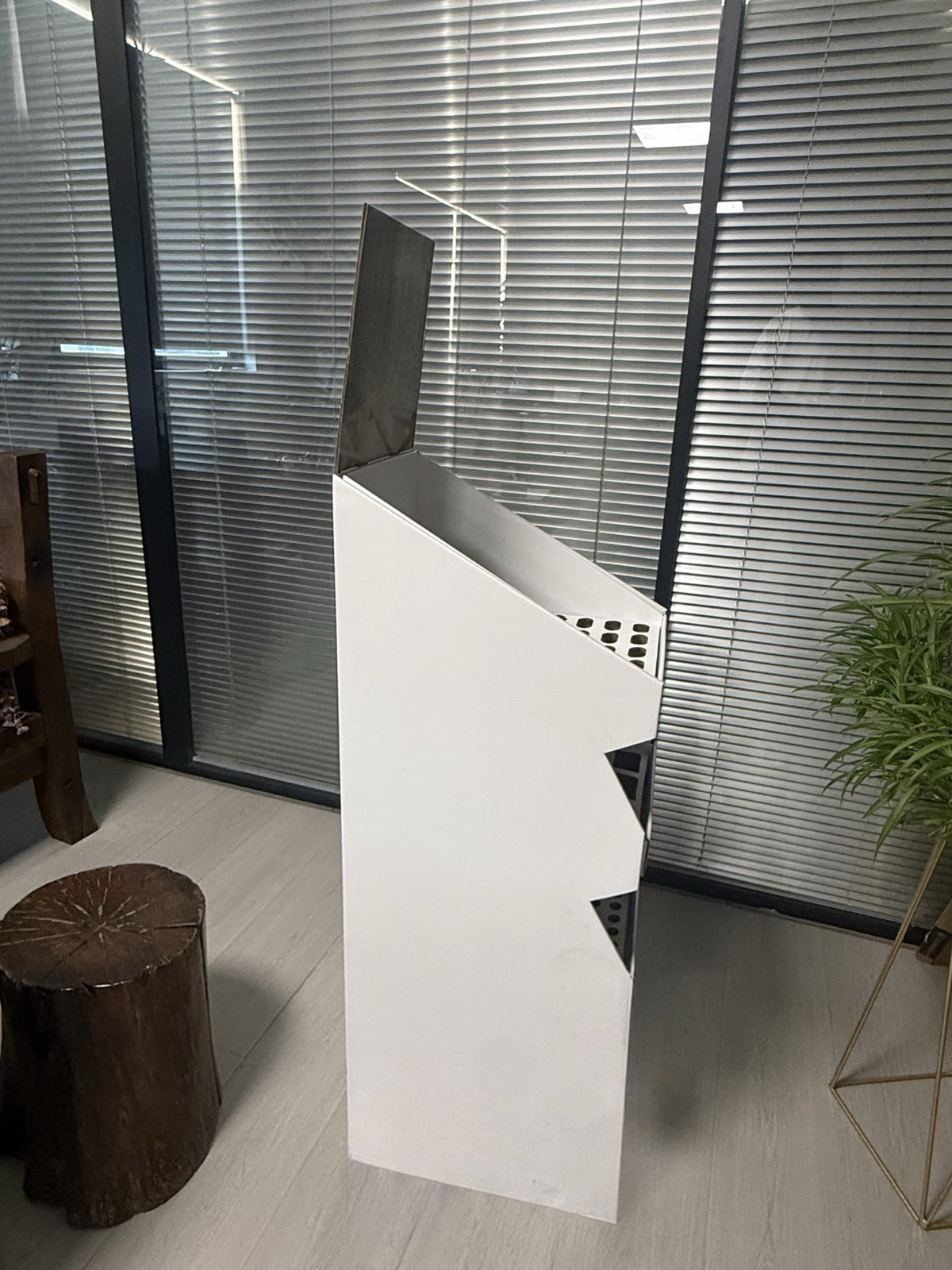 Rear panel of the cardboard floor display with carry handles