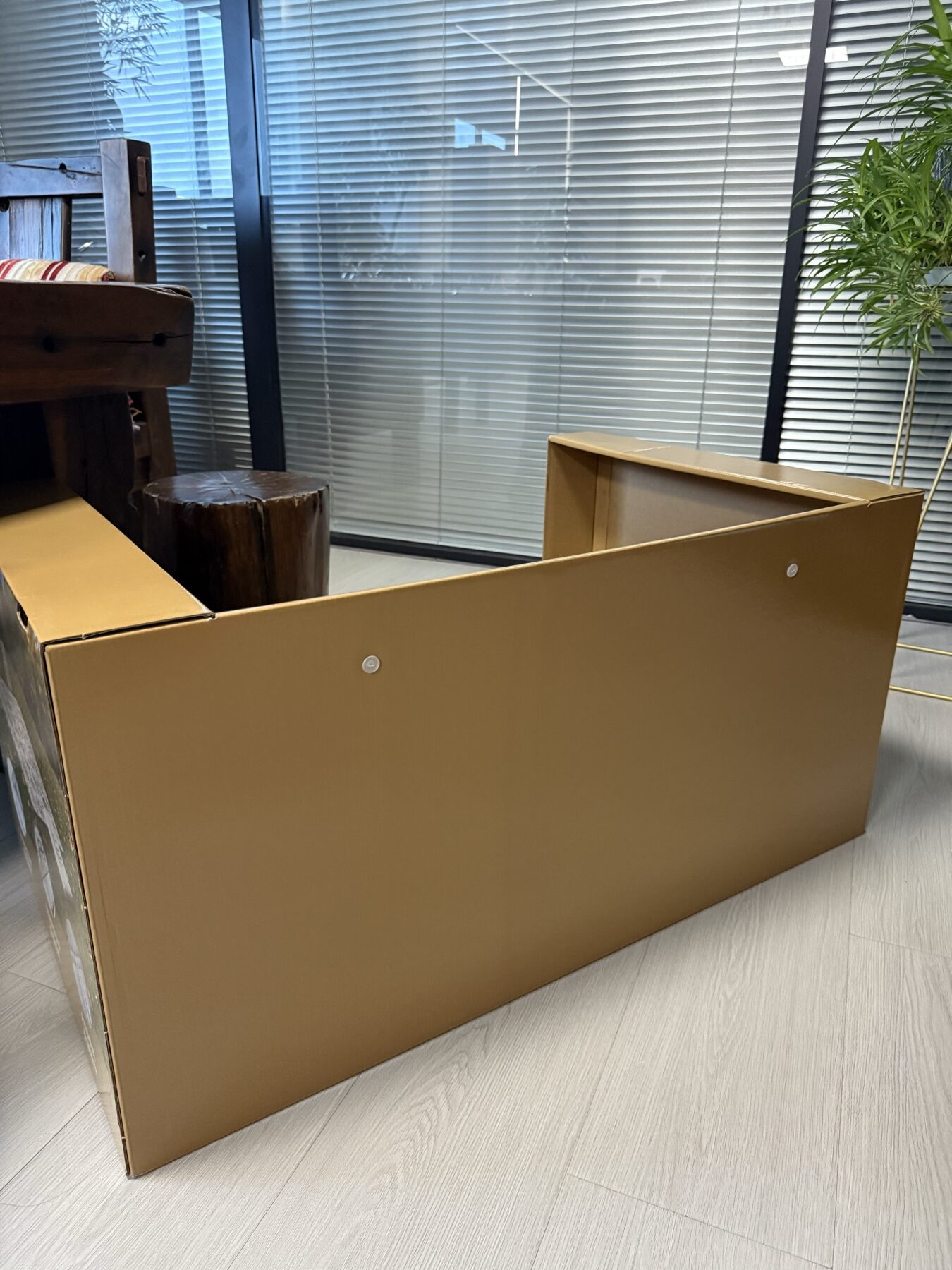 Plain rear panel of the P002 corrugated PDQ display
