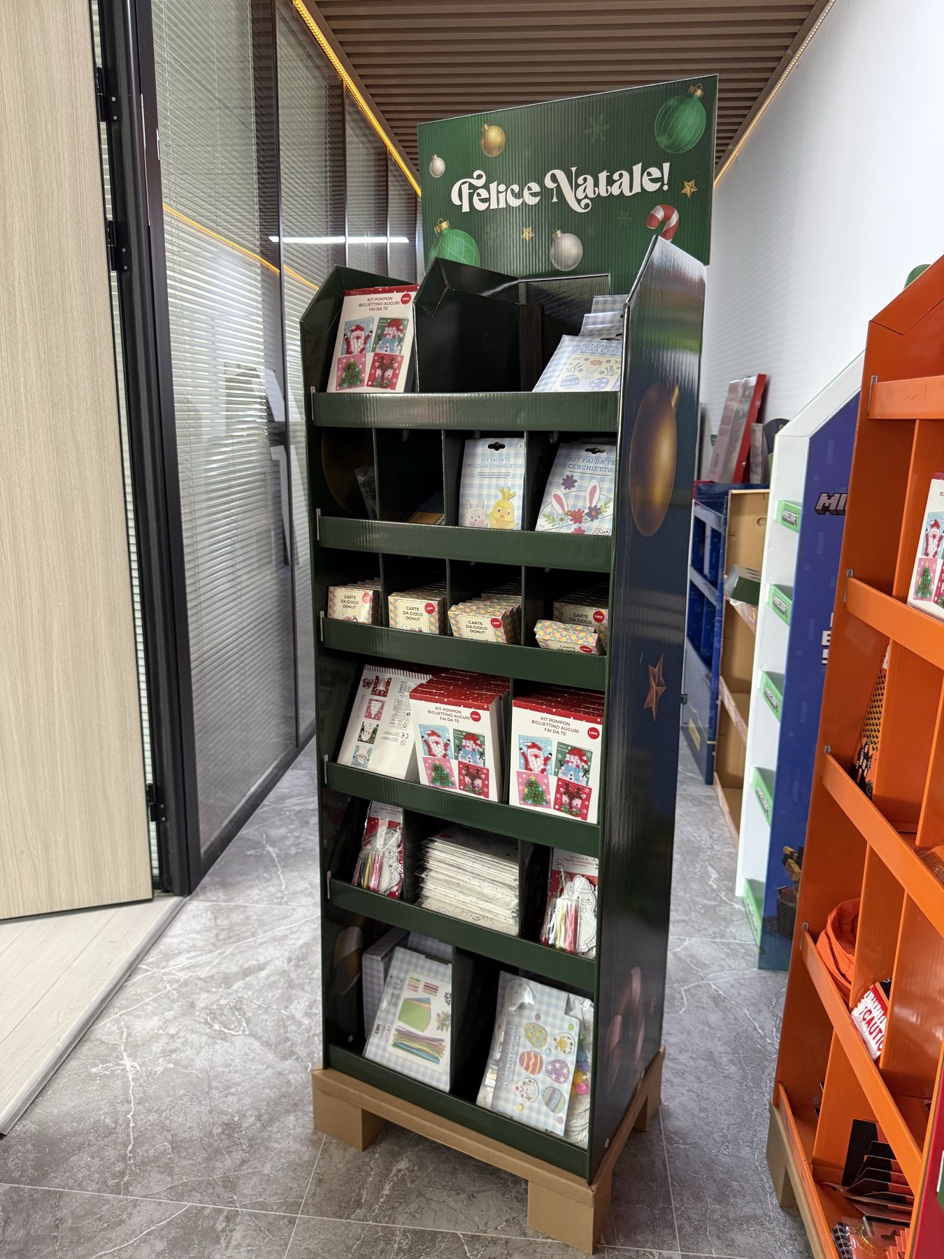 R005 Christmas corrugated floor display